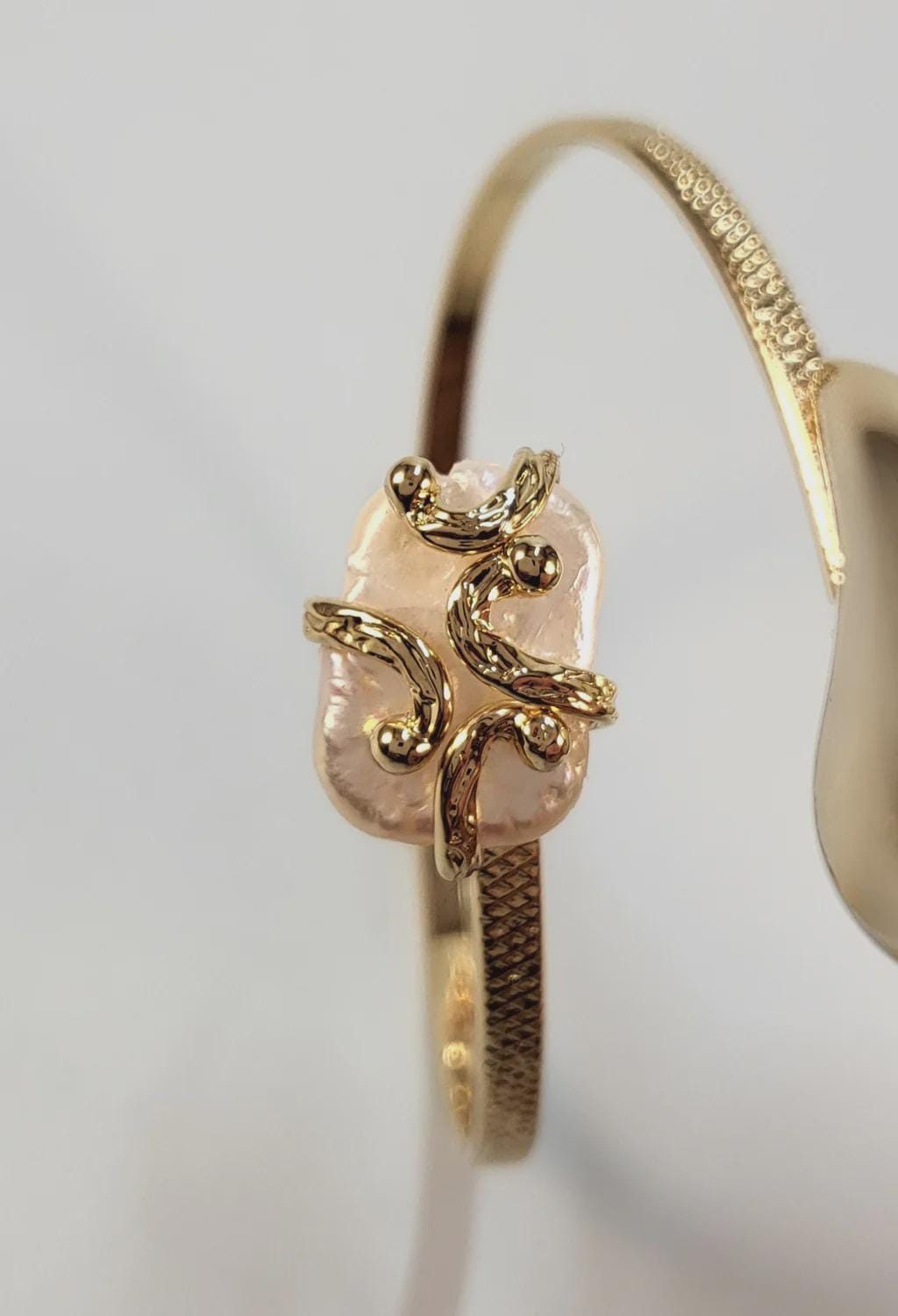 Teardrop Pearl Gold Bracelet
