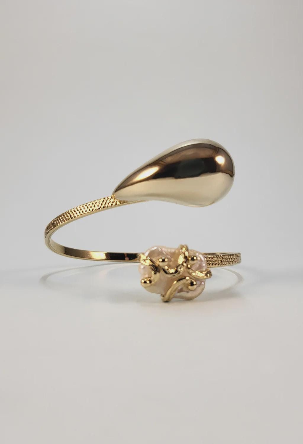 Teardrop Pearl Gold Bracelet