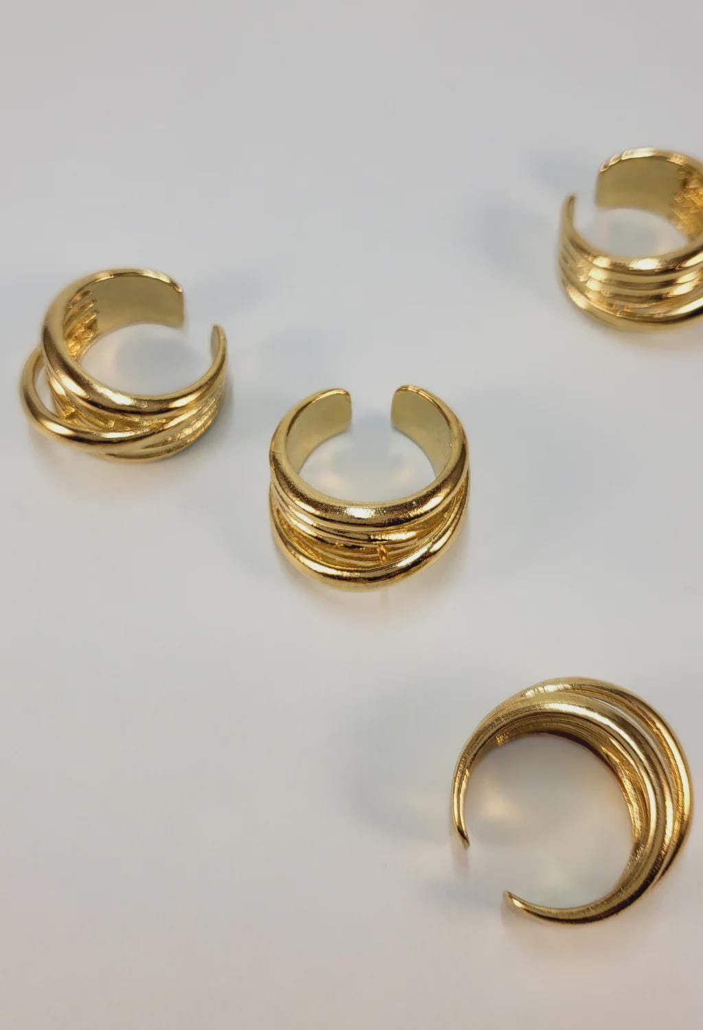 Crossover Multi-Band Ring